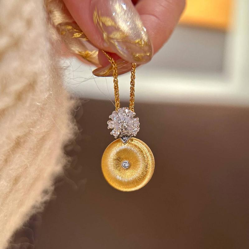 Retro Light Luxury high-end circular brushed necklace pendant snowflakes and diamonds collarbone chain wedding  gift