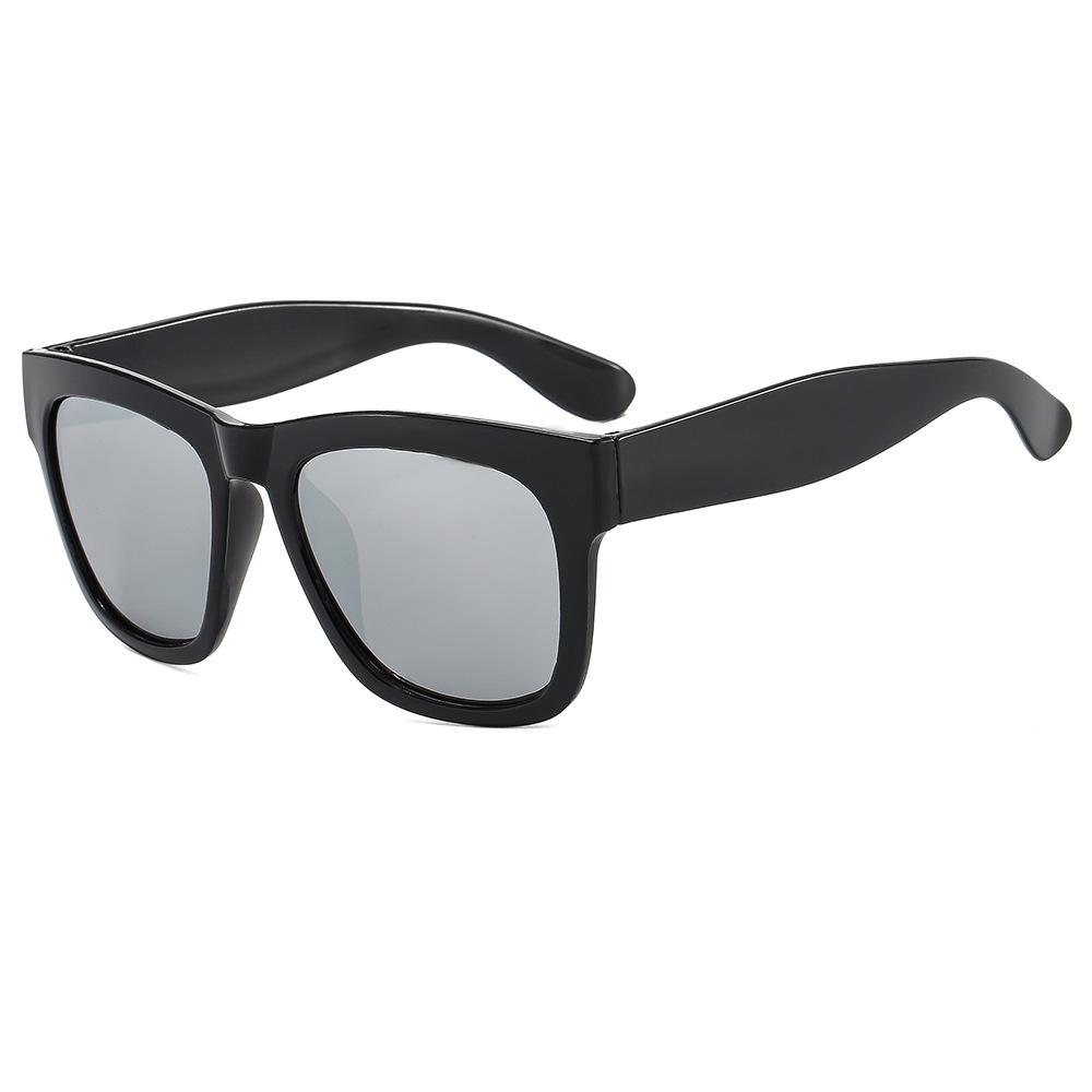 Choking Little Pepper Unisex Black Sunglasses: Trendy European & American Style