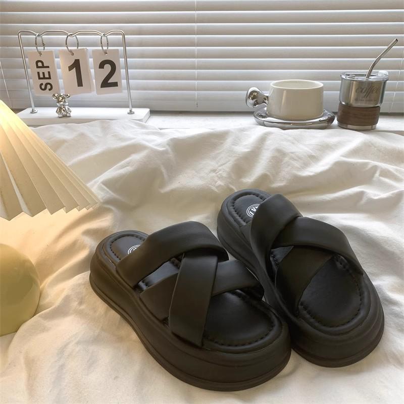 Factory direct sales slippers women's summer fashion 2025 new small muffin thick bottom heightening non-slip sandals