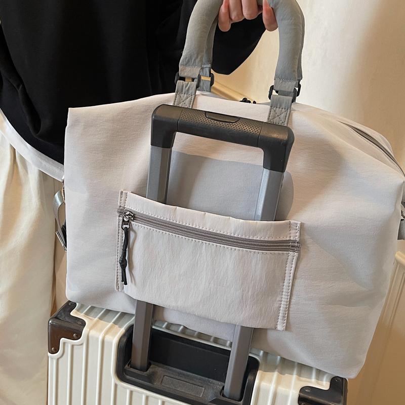 Large Capacity Fitness Bag  Waterproof Sports Gym Bag Portable Luggage for Men Women Short Distance Gym and Travel Bag