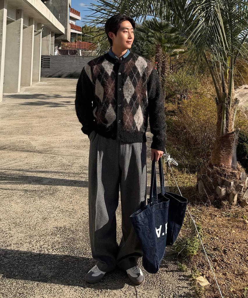 Cuznello Classic Argyle Cardigan_Black