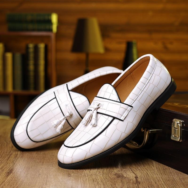 New Men‘s Pointed Tassels Crocodile Pattern Patent Leather Shoes Gentleman Designer Loafter Moccasins Wedding Dress Footwear