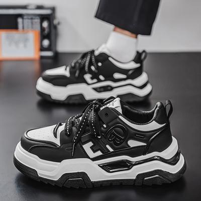 Buty męskie 2025 nowe letnie oddychające wysokiej klasy trendy wszechstronne buty na deskorolkę sportowe i rekreacyjne podwyższające białe buty