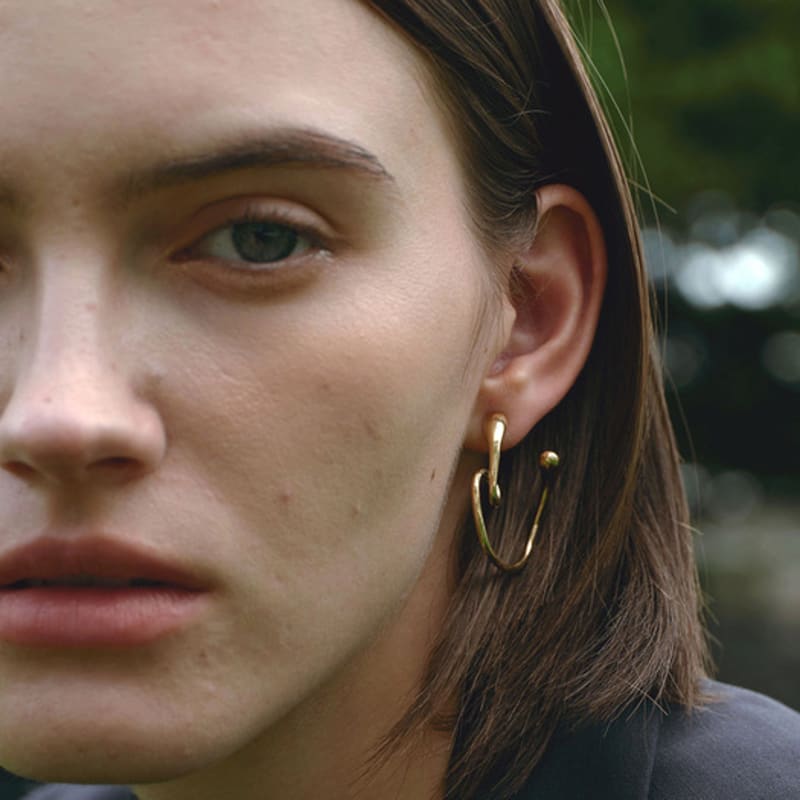 YUSOWA GROVE DREH-OHRRING (GOLD)