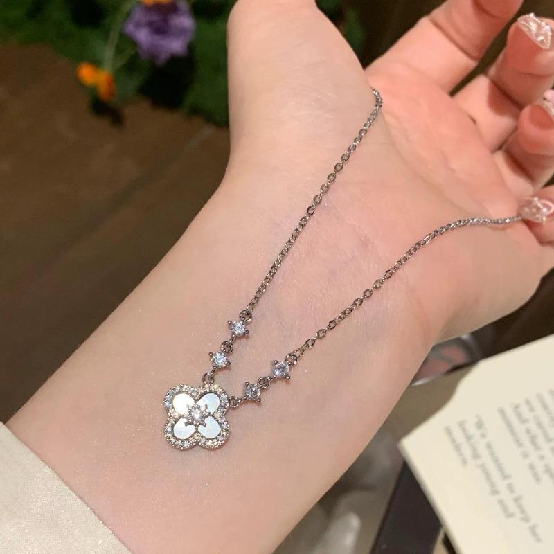 Titanium Steel Non-fading Small Waist Necklace Women's Summer Niche Design Accessories Collarbone Chain Pendant