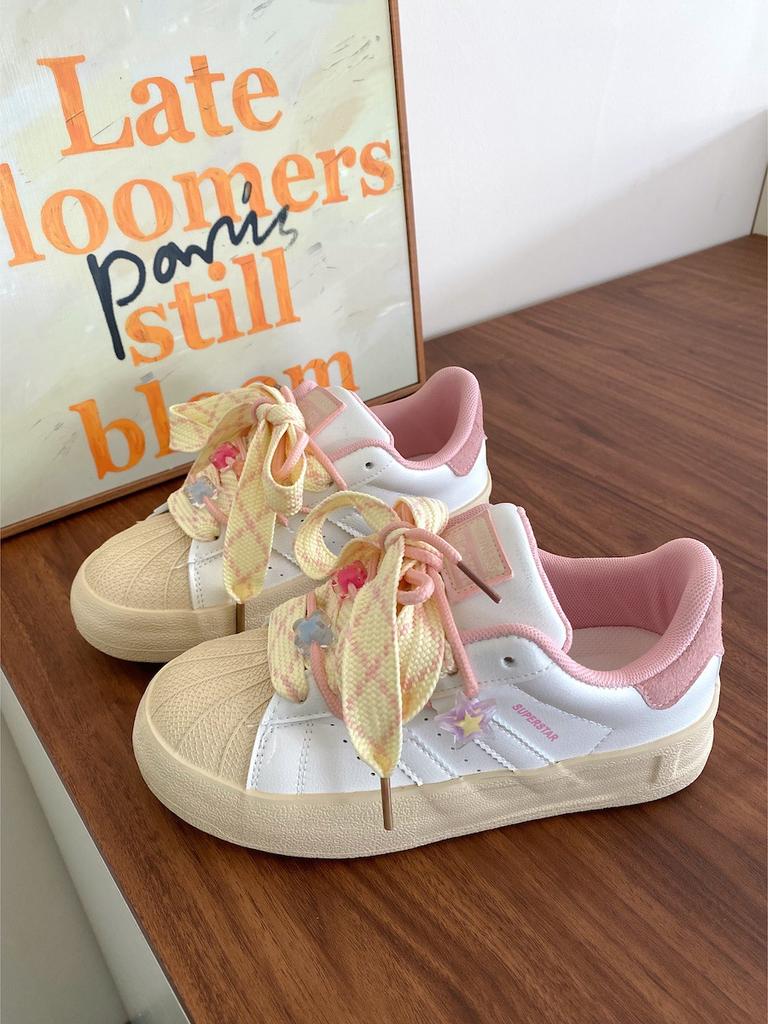 2025 spring and autumn new thick-soled shell head board shoes women's niche non-collision bread shoes ins trendy versatile little white shoes