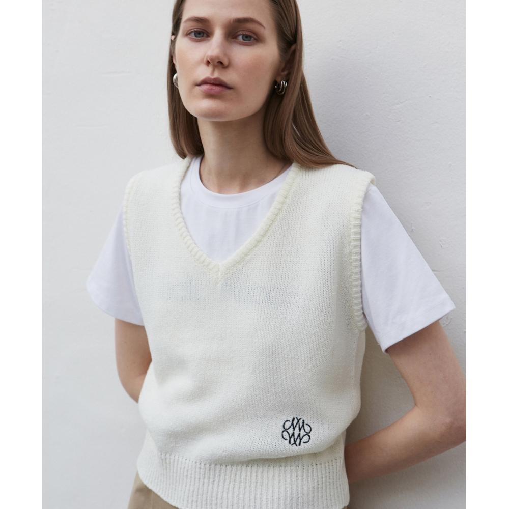 

NICKNICOLE MODERN V NECK VESTCREAM