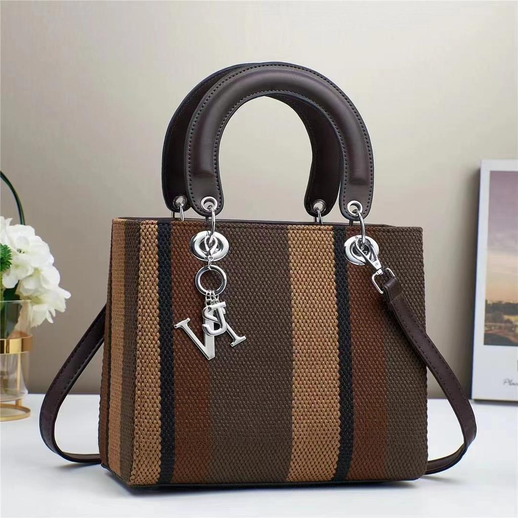 A Nova Bolsa de Mão Feminina Patchwork Color-blocking É Versátil e Exala Um Senso de Luxo. A Bolsa Tiracolo de Ombro de Grande Capacidade é Tendência