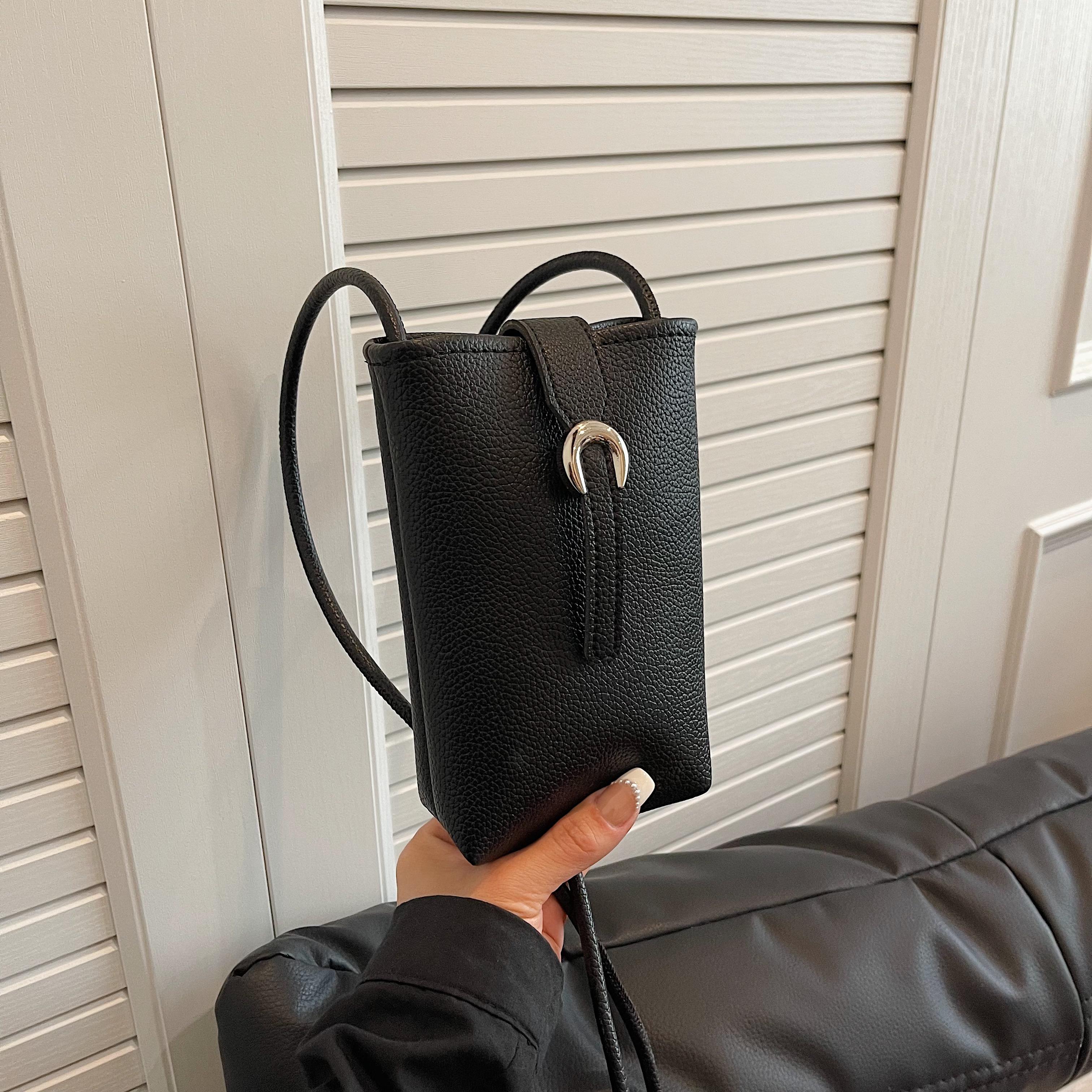 Модная монохромная сумка через плечо — фото 3