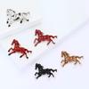 Broches de Cavalo da Moda Para Mulheres Unisex Pins de Animais Decoração de Roupas Acessórios de Joias de Festa Casual Presentes de Amigos de Ano