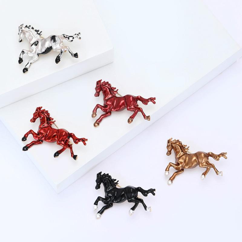 Broches de Cavalo da Moda Para Mulheres Unisex Pins de Animais Decoração de Roupas Acessórios de Joias de Festa Casual Presentes de Amigos de Ano