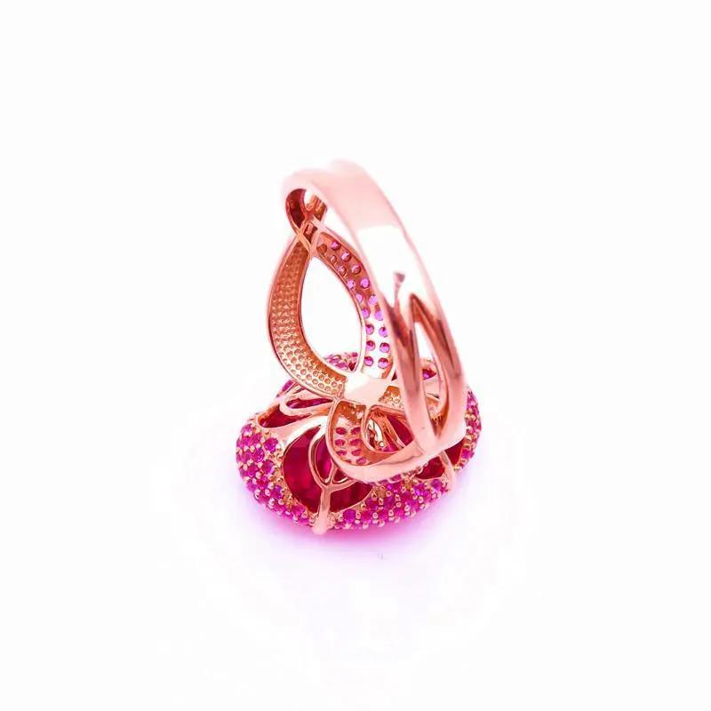 Charms Classiques Plaqué Or Rose Incrusté Rubis Rouge Magnifiques Bagues pour Femmes Nouveauté Exquise Banquet Assisté Zircon