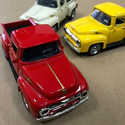 Dětská hračka Kovový pickup s dvojitými otevíracími dveřmi Autíčko na zpětný chod Pickup Ford F100 z roku 19561:32