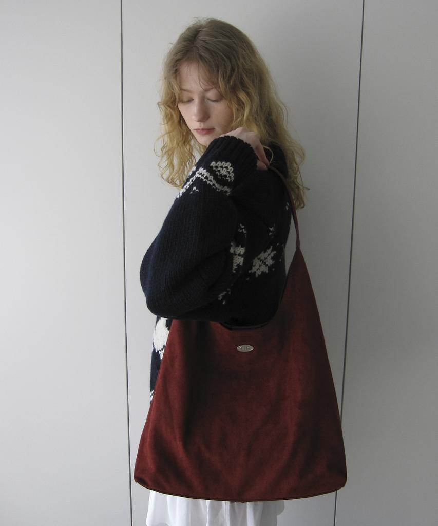 Dumaro Merci Suede Shoulder Bag / Wine