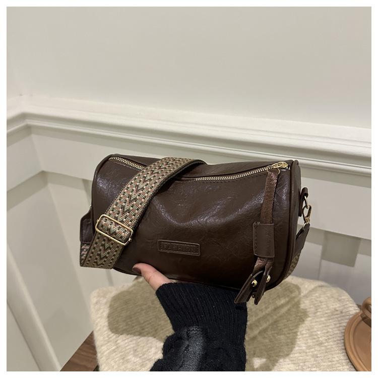 

Temperament solid color 2025 new large-capacity broadband casual retro foreign style Hong Kong style underarm crossbody shoulder bag women s small темно-коричневого