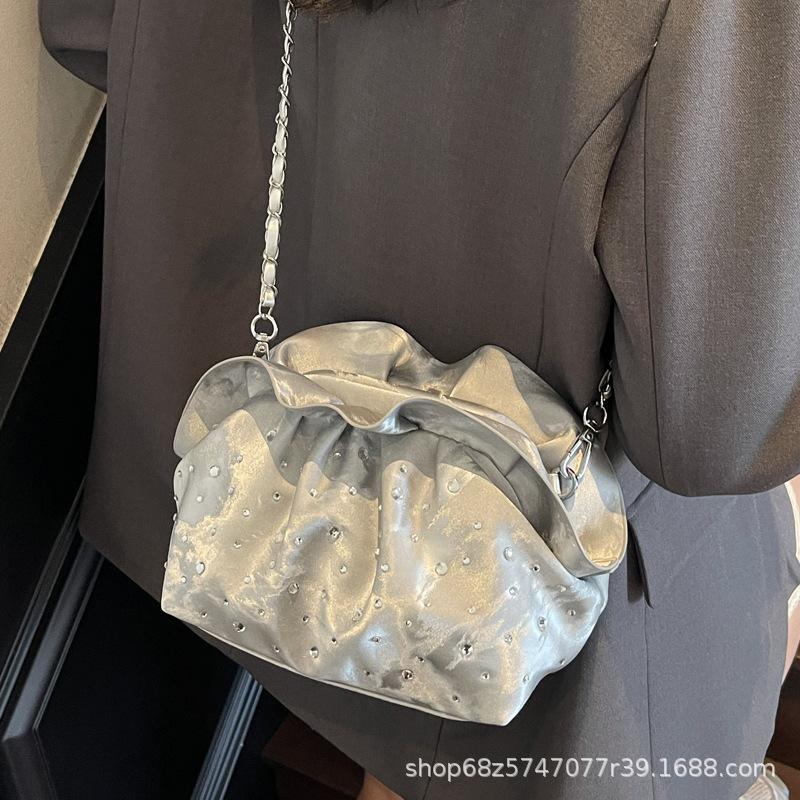 2025 Summer New Shoulder Large Capacity Fashion Lightweight Shoulder Bag Going Out Casual Pleated Messenger Bag Chain Bag