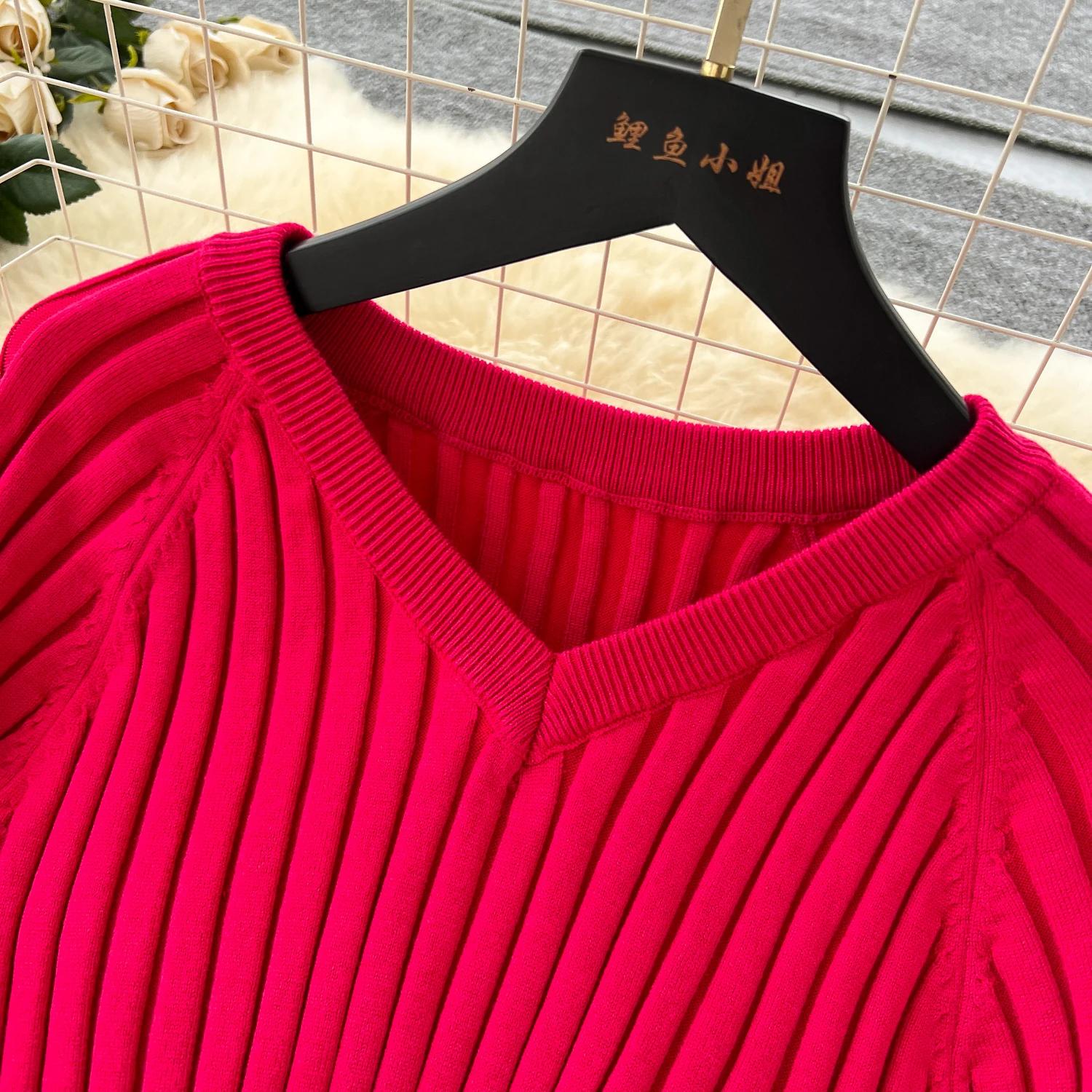 Винтажное базовое платье с V-образным вырезом и длинным рукавом — фото 4