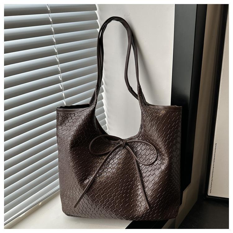 

Премиальный сенс большая вместимость сумка-тоут для поездок популярная трендовая сумка через плечо женская сумка универсальная 2025 ретро сумка под мышкой нишевая