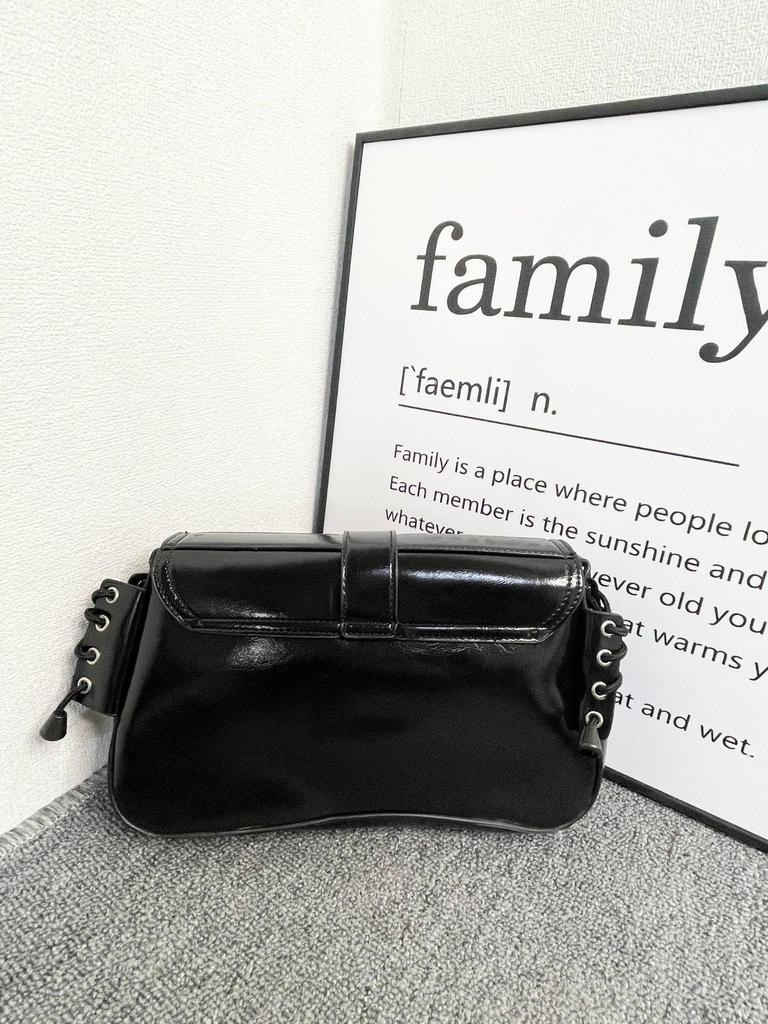 2024 Damen High-End Biker Baguette Tasche: Süßes, Cooles, Würziges Nischen-Schulter- oder Unterarm-Accessoire