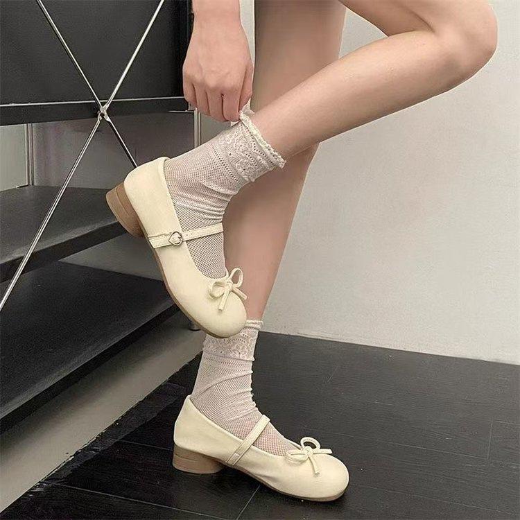 

Autumn evening breeze thick heel soft sole small single shoes women s 2025 new French round head shallow mouth with skirt Doudou shoes 40
