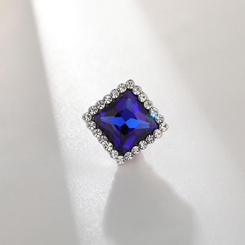 Elegant European and American Crystal Rhinestone Lapel Brooch Pin