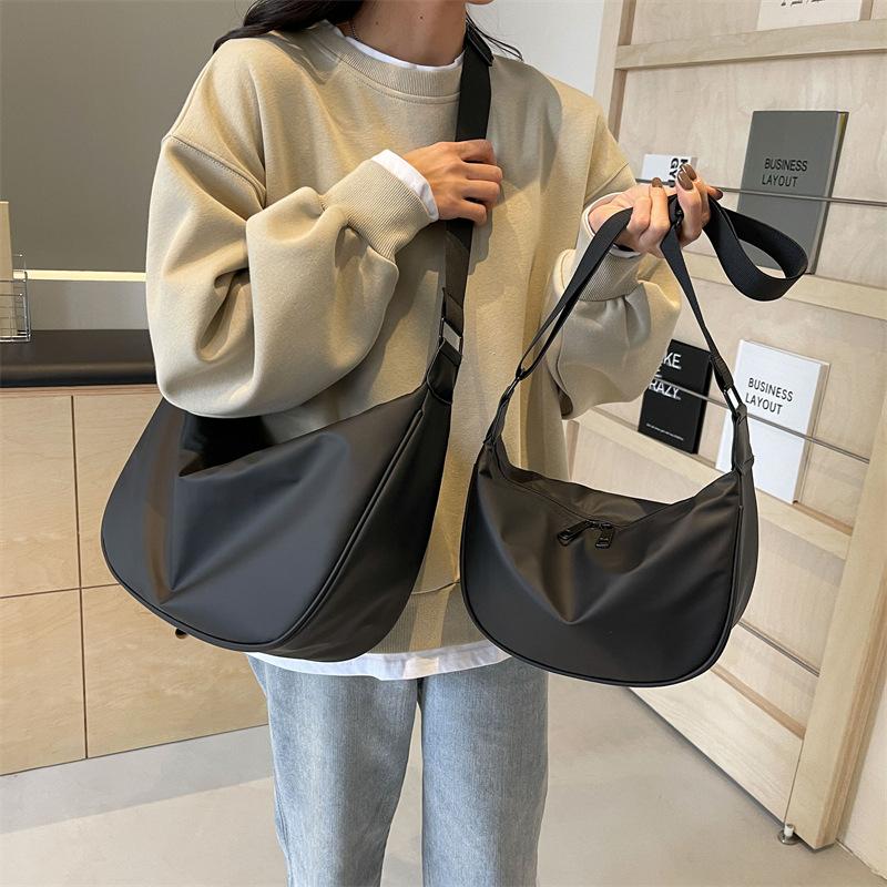 This Year, the Korean Version of the Trendy Women's Bag Crossbody Bag Women's New Fashion Dumpling Bag Casual Student Bag Shoulder Bag
