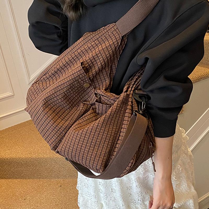 2025 Korean Niche Ins Waffle Bag Bag Fashion Casual Lazy Style Shoulder Messenger Bag Tote Bag