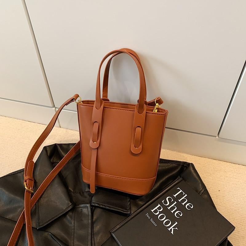 Fashion portable bucket bag women's Korean version of simple casual shoulder bag 2025 autumn niche trend versatile