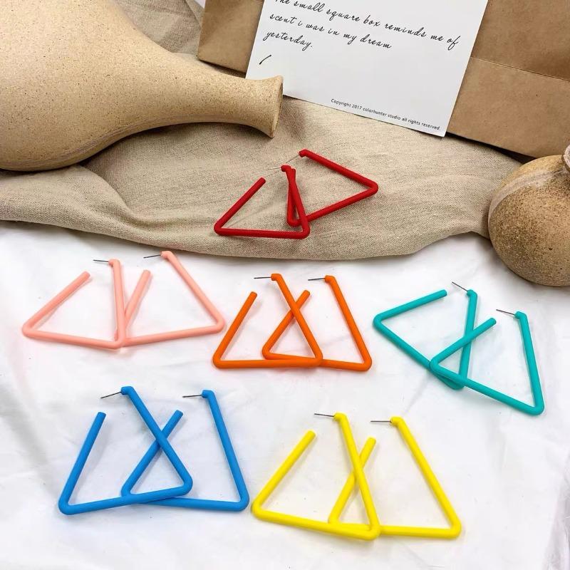 New Color-expanding Triangular Rubber Paint Texture Personalized Earrings for Women