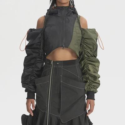 Herbstliche Off-Shoulder-Fliegerjacke mit Kontrastnähten und Kapuze mit Kordelzug