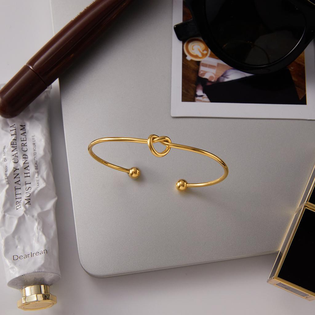 Yori Simple Wire Knotted Heart Open Bracelet Bangle Stainless Steel 18K PVD Plated Toggle-Clasps Statement Jewelry Gift