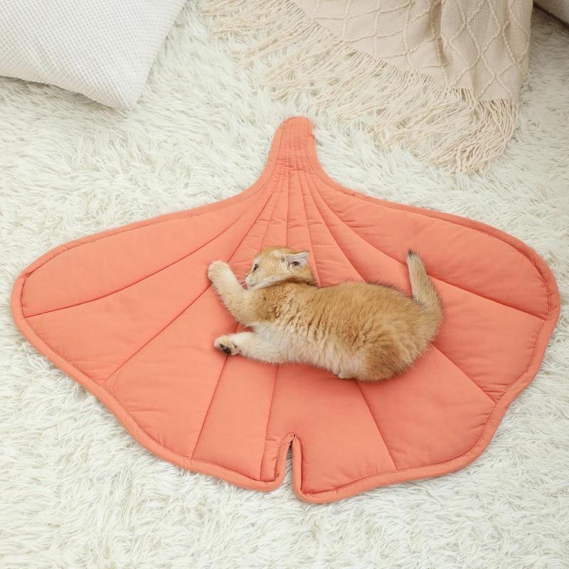 Leaf-Shaped Pet Mat: Cozy, Thickened Maple Leaf Mat for Small Cats & Dogs