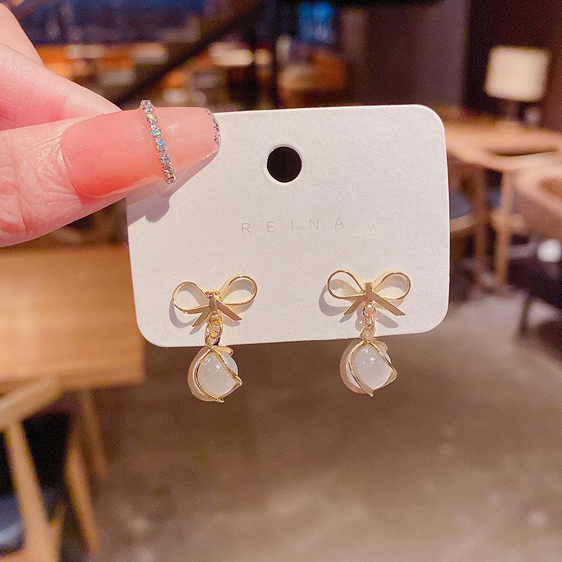 s9Silver Needle Cat's Eye Stone Earrings for Women, Elegant Geometric Heart-Shaped High-End Earrings, Korean Style Ear Accessories