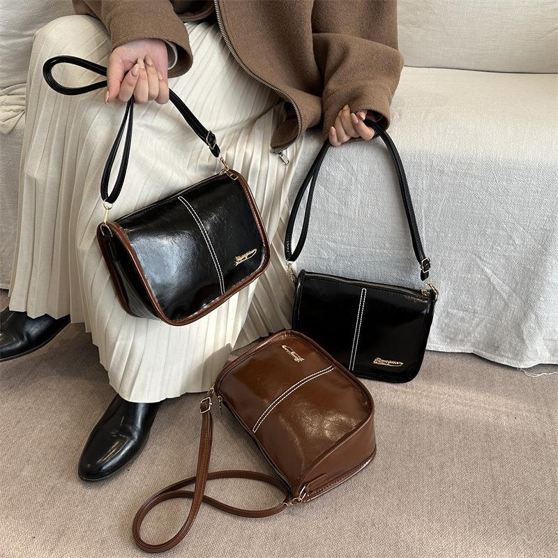 Spring new model, retro texture shoulder bag women's versatile messenger bag fashion temperament commuter small square bag