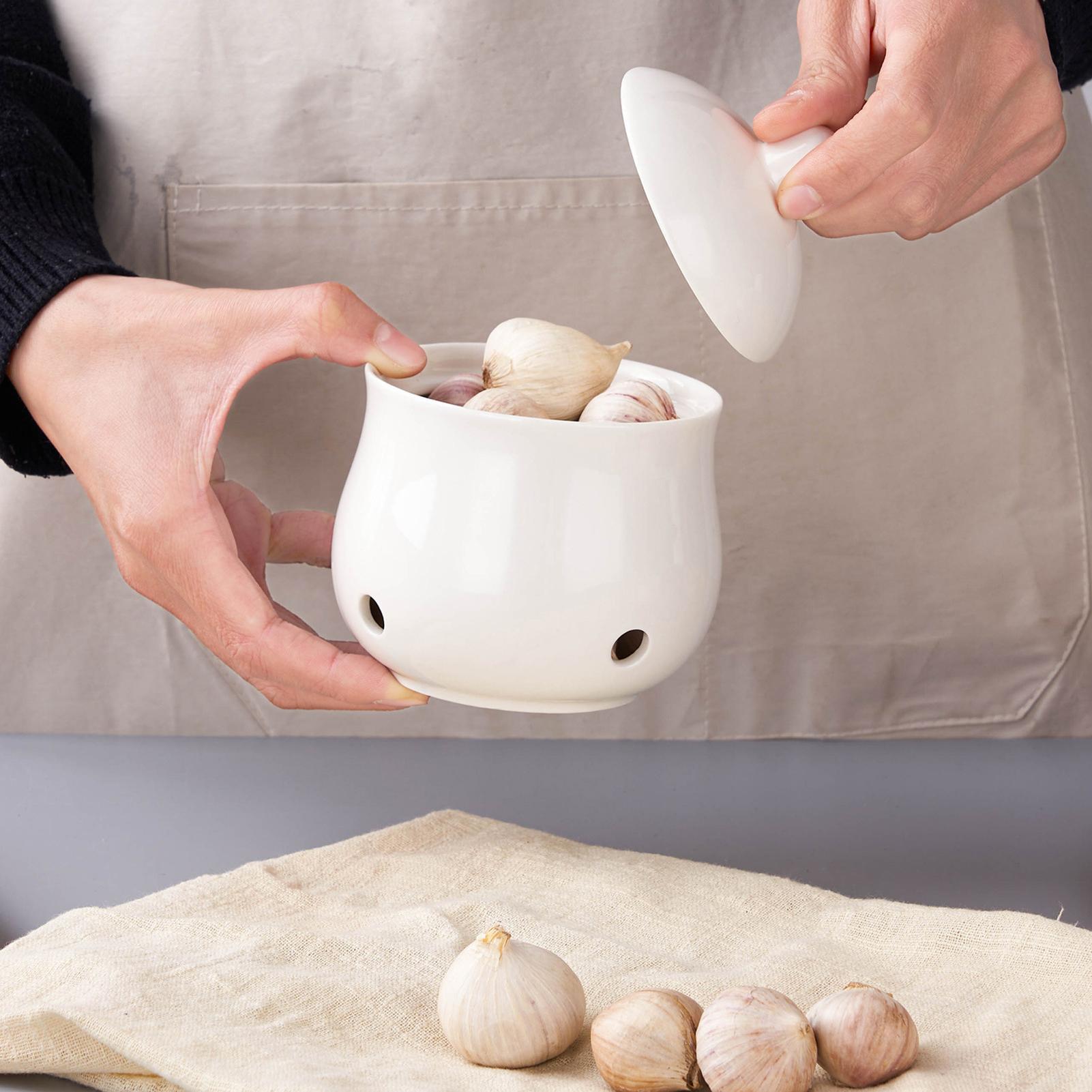 

Ceramic Kitchen Storage Jar With Vented Lid Airtight Anti-Moisture Containers For Garlic Ginger And Pepper CN