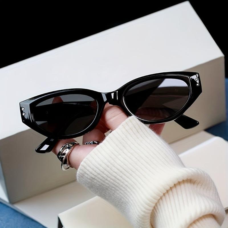 Chic Cat Eye Glasses Plastic Frame with Anti-Reflective Plastic Lens Fashion Street Snap Trendy Style Unisex Decorative Eyewear