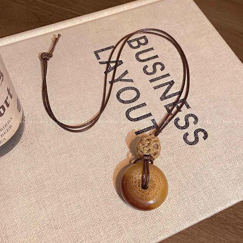 Bohemian Resin Round Pendant Necklace Fashion Commuter Sweater Chain Retro Ethnic Style Niche Decoration