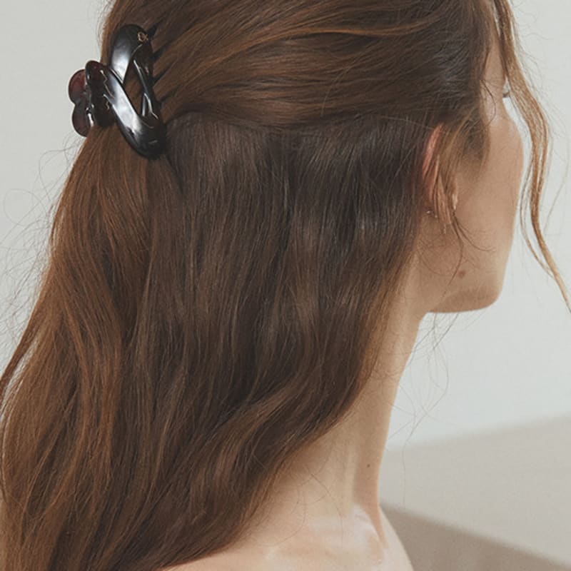 

Ssecondo Mini pretzel hair claw clip, Sylvie_3 colors Matte brown