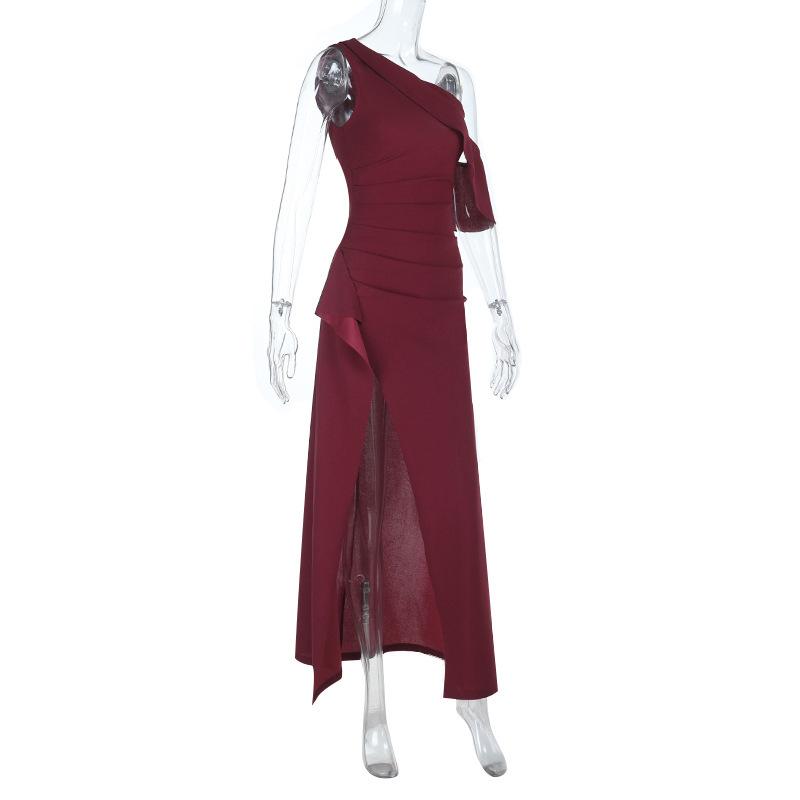 Summer 2026 European and American new slim-fitting long dress European and American style suspender slanted shoulder pleated split A pendulum dress
