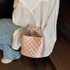 Large Capacity Bag Women's New Diamond Niche Design Shoulder Messenger Bag Commuter Bag Bucket Bag