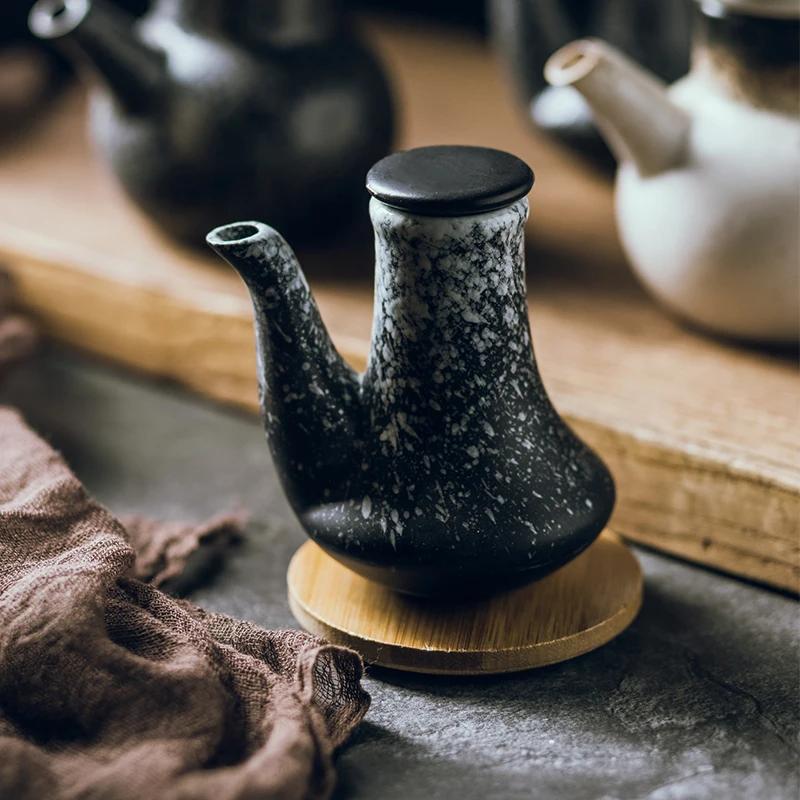 Japanese Cooking Ceramic Oil Bottle Oil Jar Kitchen Oil Pot with Lid Small Soy Sauce Flavor Oil Bottle Vinegar Bottle Household