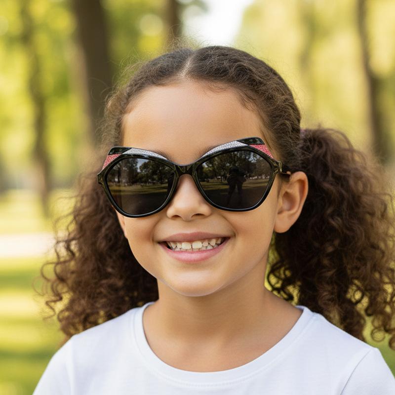 1pc Versatile Oversized Cat-eye Sunglasses for Children; Stylish Outdoor Sun-protection Shades for Little Ones.
