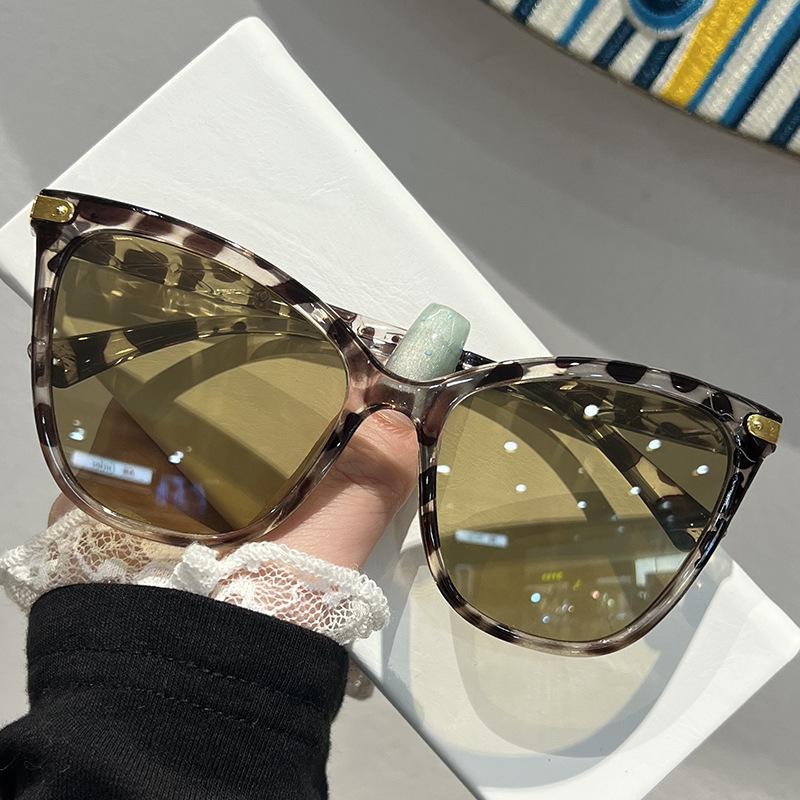 Women's Classic Cat Eye Fashion Glasses Bohemian Style with Metal Rivets, Fashionable Plastic Frame & Lens, Ideal for Festivals, Parties
