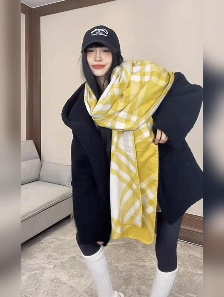 Korean Style Women's Winter Lambswool Coat, Hooded and Thickened for a Warm, Slim Look