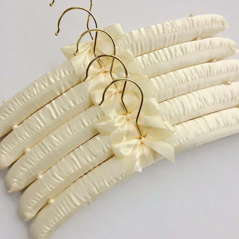 Schwamm Kleiderbügel Mit Haken Seiden Satin Stoff Kleider Aufhängen Wäscheklammer Annähen Knöpfe Anti-Rutsch Hochzeitskleid Weiße Kleiderbügel