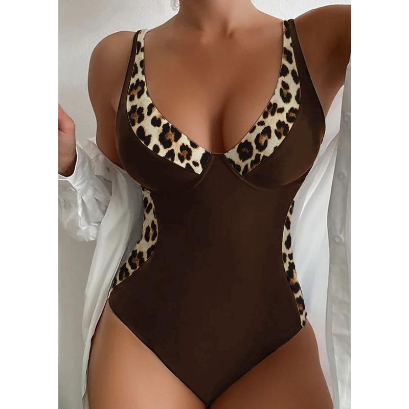 One-piece swimsuit solid color covering meat and showing thinness soaking in hot spring