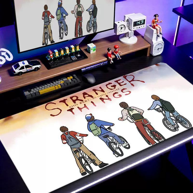 Stranger Things Kožená podložka pod myš Malá Velká Klip z filmu Podložka na stůl do koleje E-sport Protiskluzová podložka pod myš a klávesnici Personalizovaná Kreativní podložka na stůl