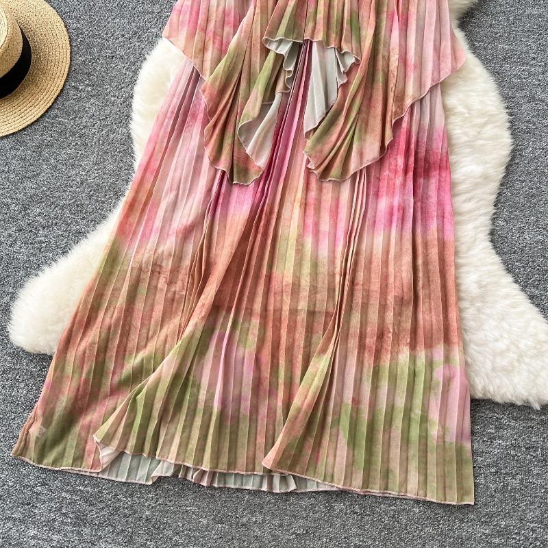 Women's Dress for Summer Travel with An Atmosphere That Blends and Creates An Irregularly Stitched Pleated Look