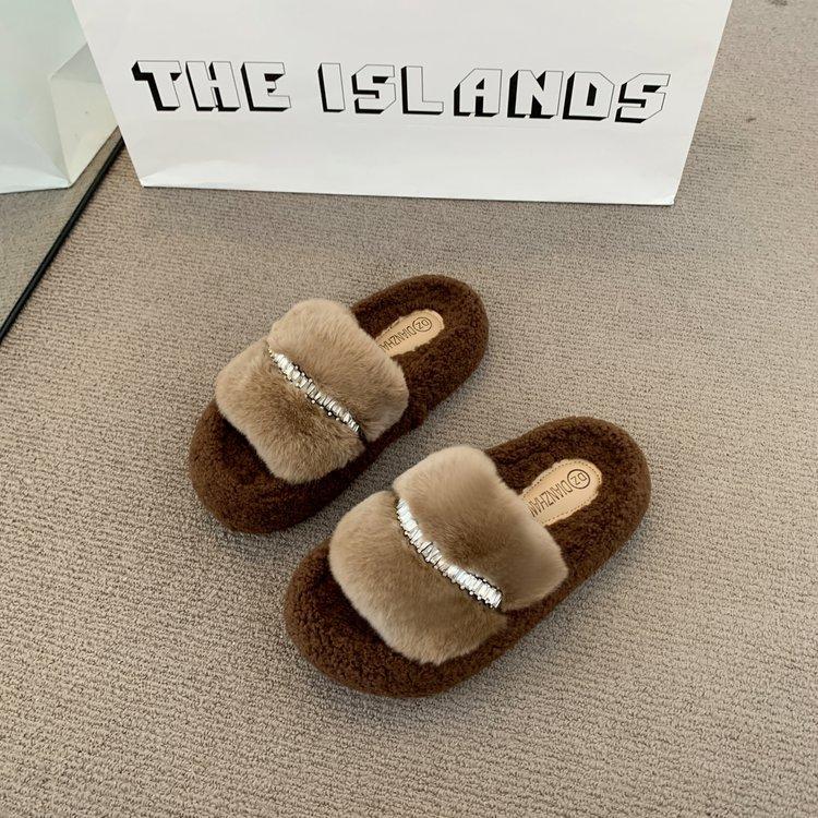 

Пушистые тапочки на толстой подошве для женской уличной обуви 2025 новые толстоподошвенные с высоким чувством класса тапочки из хлопка для женщин на танкетке повседневные 40 хаки
