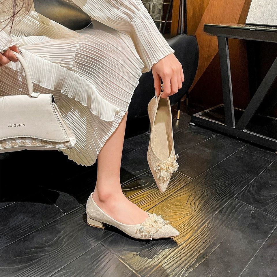 2025 jaro a léto nové boty na ploché podrážce dámské krásné svatební boty boty pro nevěstu neunavují nohy špičatá špička mělký výkroj denní si
